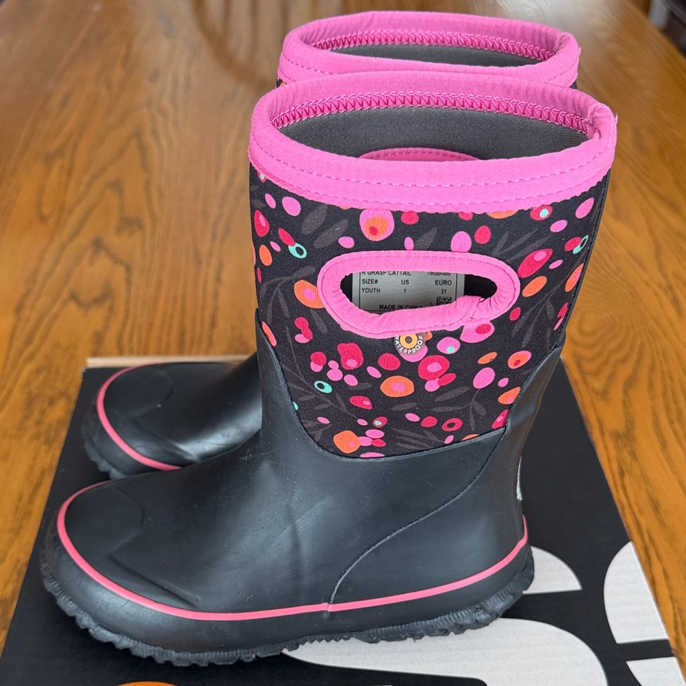BOGS Girls Size 1 Grasp Cattail Black and Pink Waterproof Boots - Picture 4 of 8